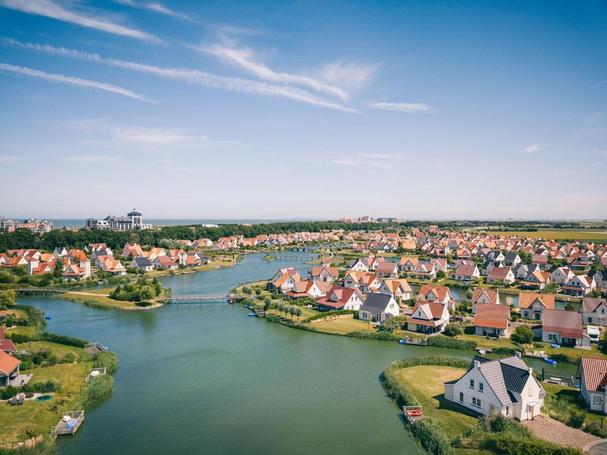 Vakantiehuis Restyled At 400 M From The Sea Cadzand