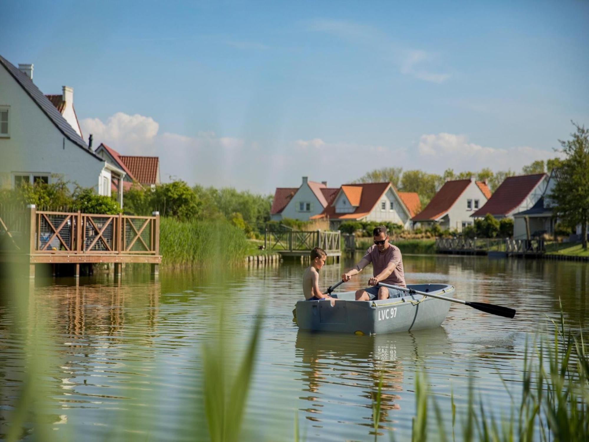 Vakantiehuis Restyled At 400 M From The Sea